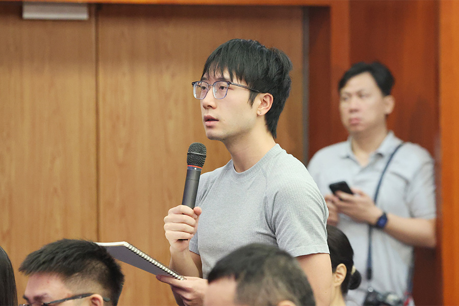 记者提问