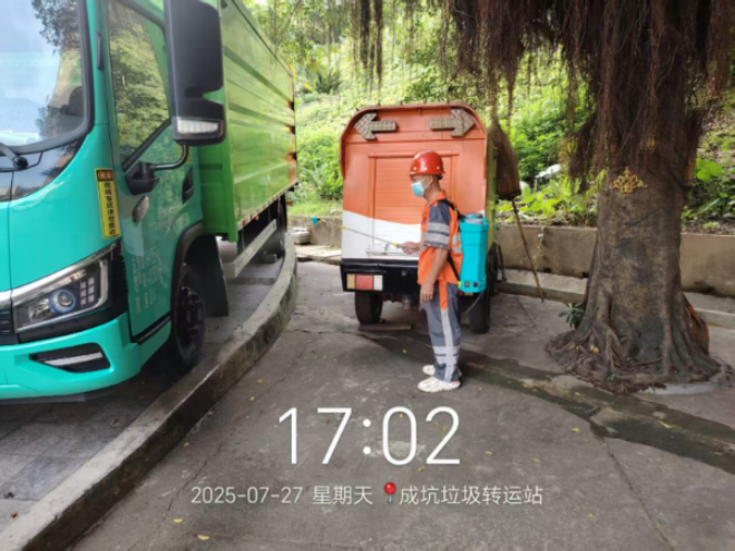 梅沙街道山海园林消杀成坑转运站车辆.jpg