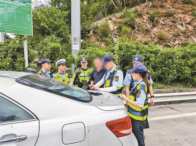 组图1：深圳市交通运输行政执法支队持续开展道路客运非法营运专项整治行动。.jpg