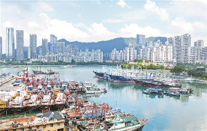 渔船归港