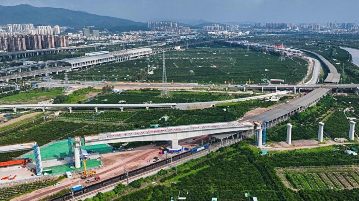 Swivel bridge in China's Guangdong rotated to targeted position