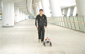 全球首例地铁智能导盲犬深圳上线