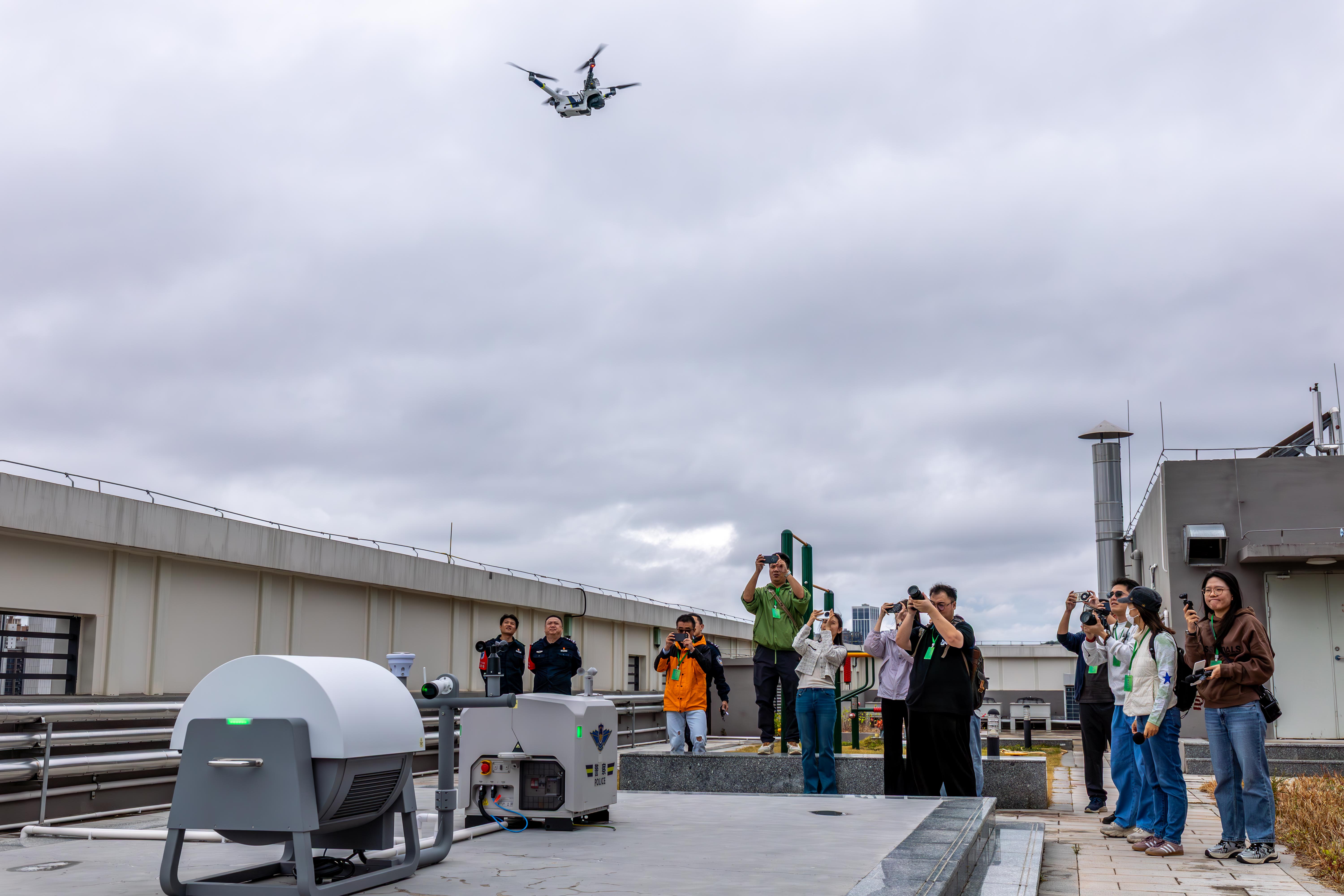 深圳交警机巢无人机自动感知违停 采用全链条执法抓拍(图1) 深圳交警机巢无人机自动感知违停 采用全链条执法抓拍(图1)