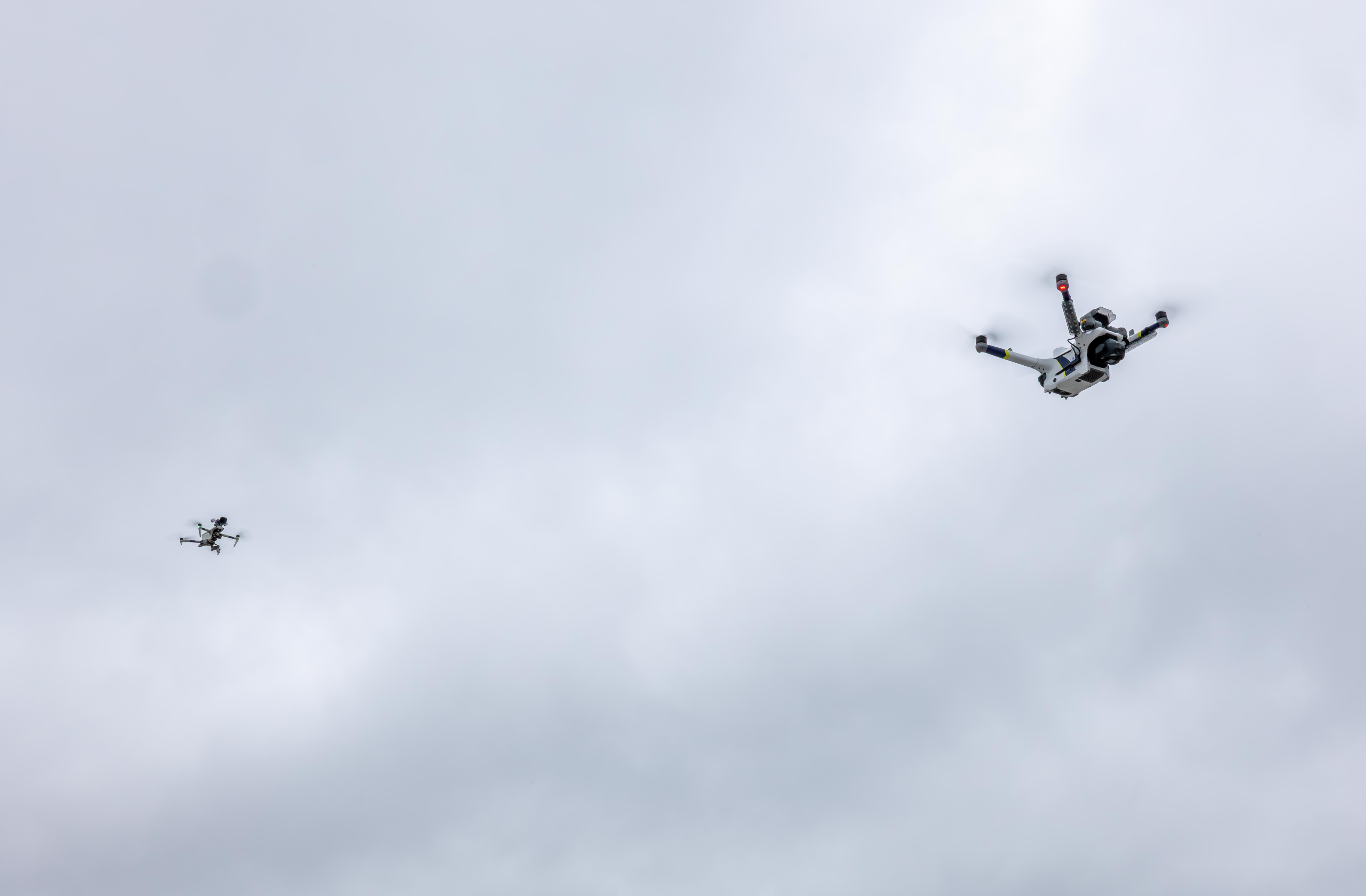 深圳交警机巢无人机自动感知违停 采用全链条执法抓拍(图2) 深圳交警机巢无人机自动感知违停 采用全链条执法抓拍(图2)