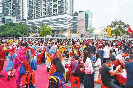 六百席盆菜凝聚乡情 千人共赴非遗盛宴