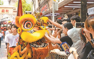 粤港澳规模最大庙会开逛