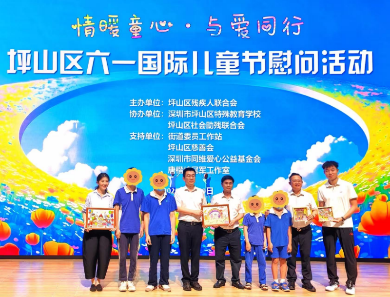 学生代表赠送手工作品 学生代表赠送手工作品.jpg