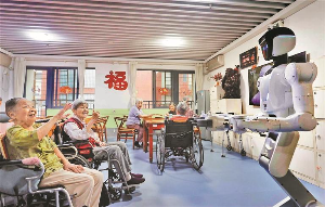 智能机器人“化身”养老护理员
